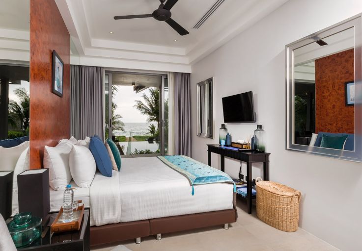 Tropical 4 Bed Luxury Beachfront Villa in Phuket